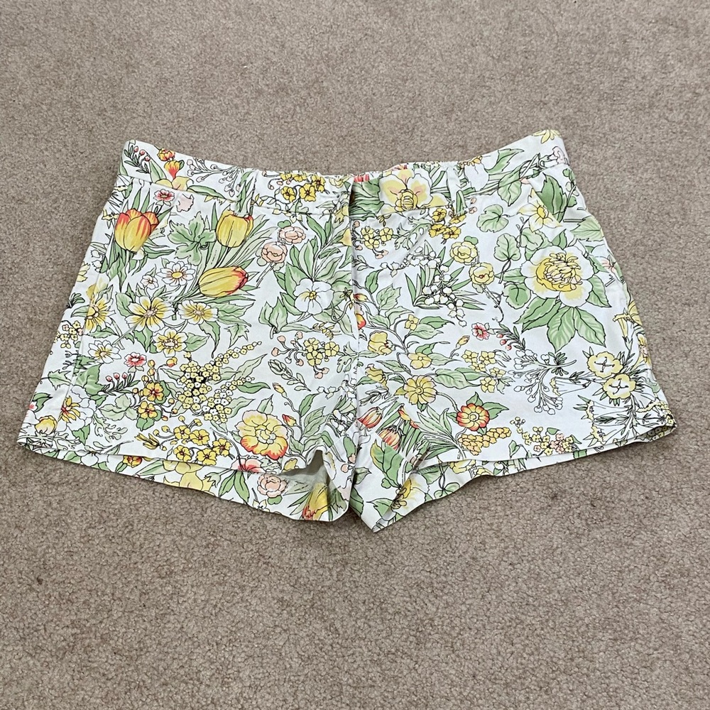 Gap flower print khaki shorts